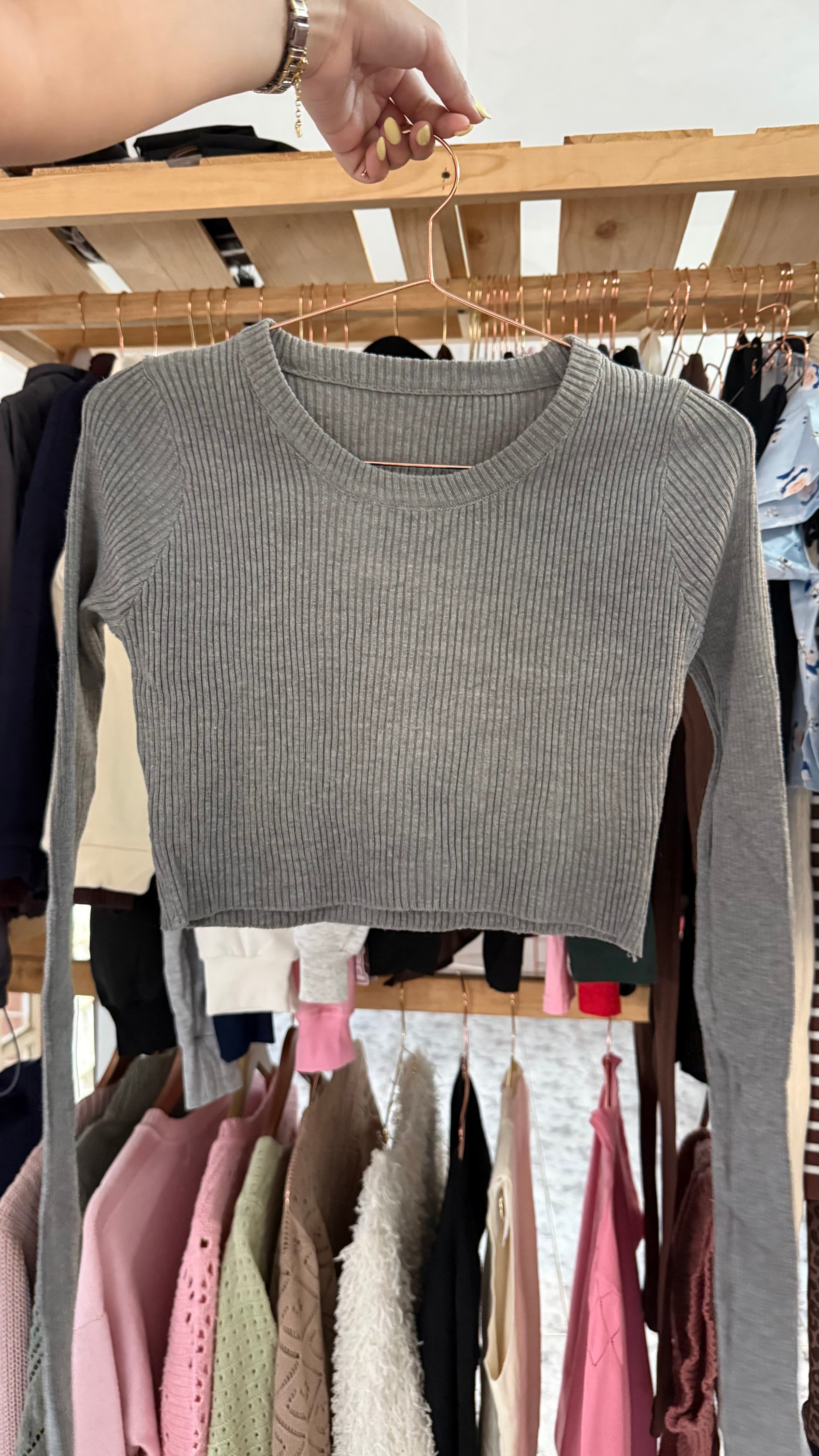 Sweater essential gris
